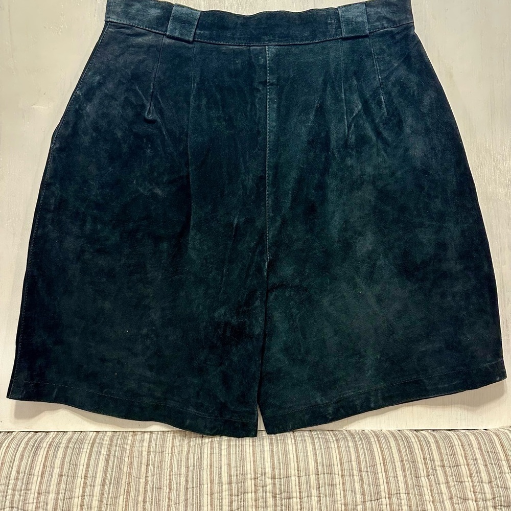 90s Leather Collection Black High Waisted Pleated Leather Short 11/12 - Picture 4 of 10